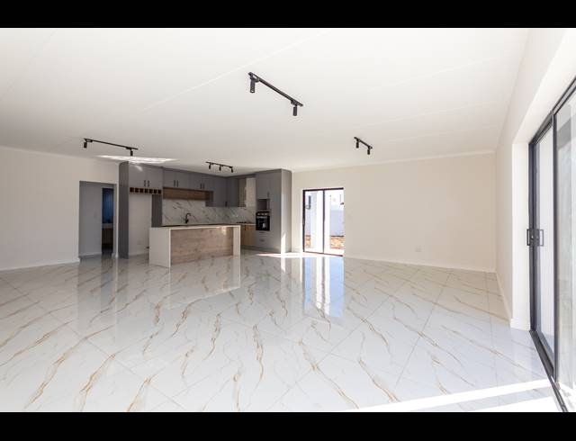 3 BEDROOM APARTMENT FOR SALE IN SANDOWN